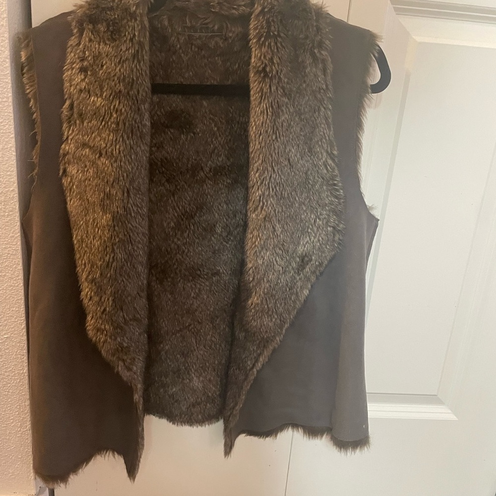 Velvet Faux Fur Trimmed Vest in Brown